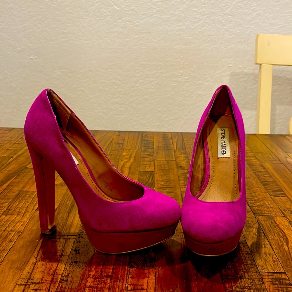 Steve Madden Magenta Size 7